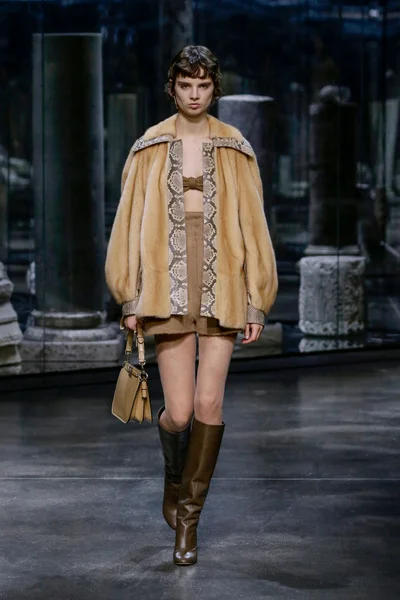 Look 9